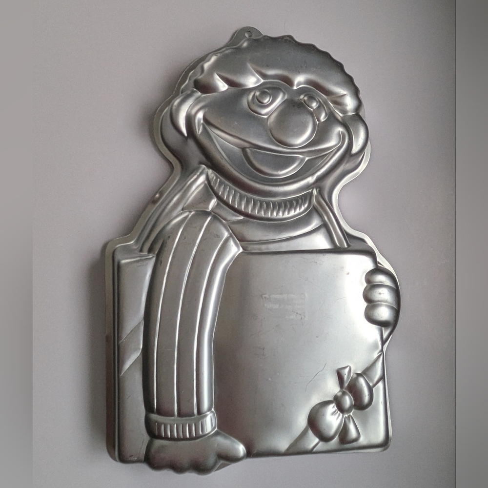 Vintage Wilton Ernie Cake Mould Baking Pan Sesame Street Muppets Character 1983